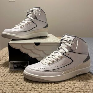 Men’s Air Jordan 2's like brand new in perfect condition.clean no flaws at all